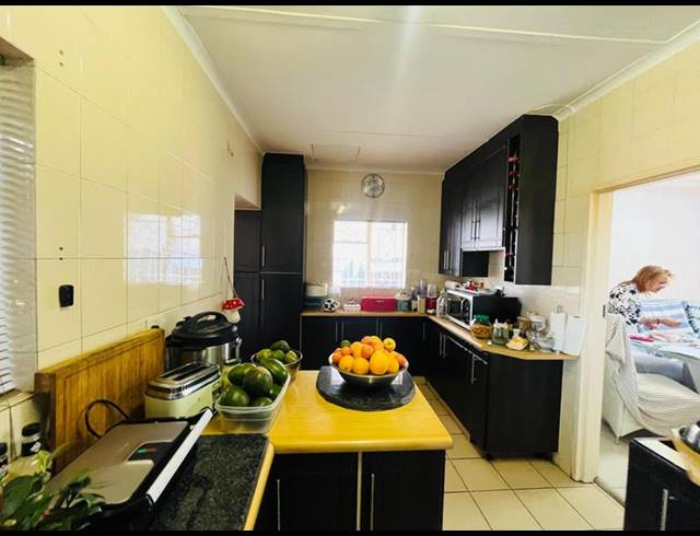 4 BEDROOM HOUSE FOR SALE IN MONDEOR